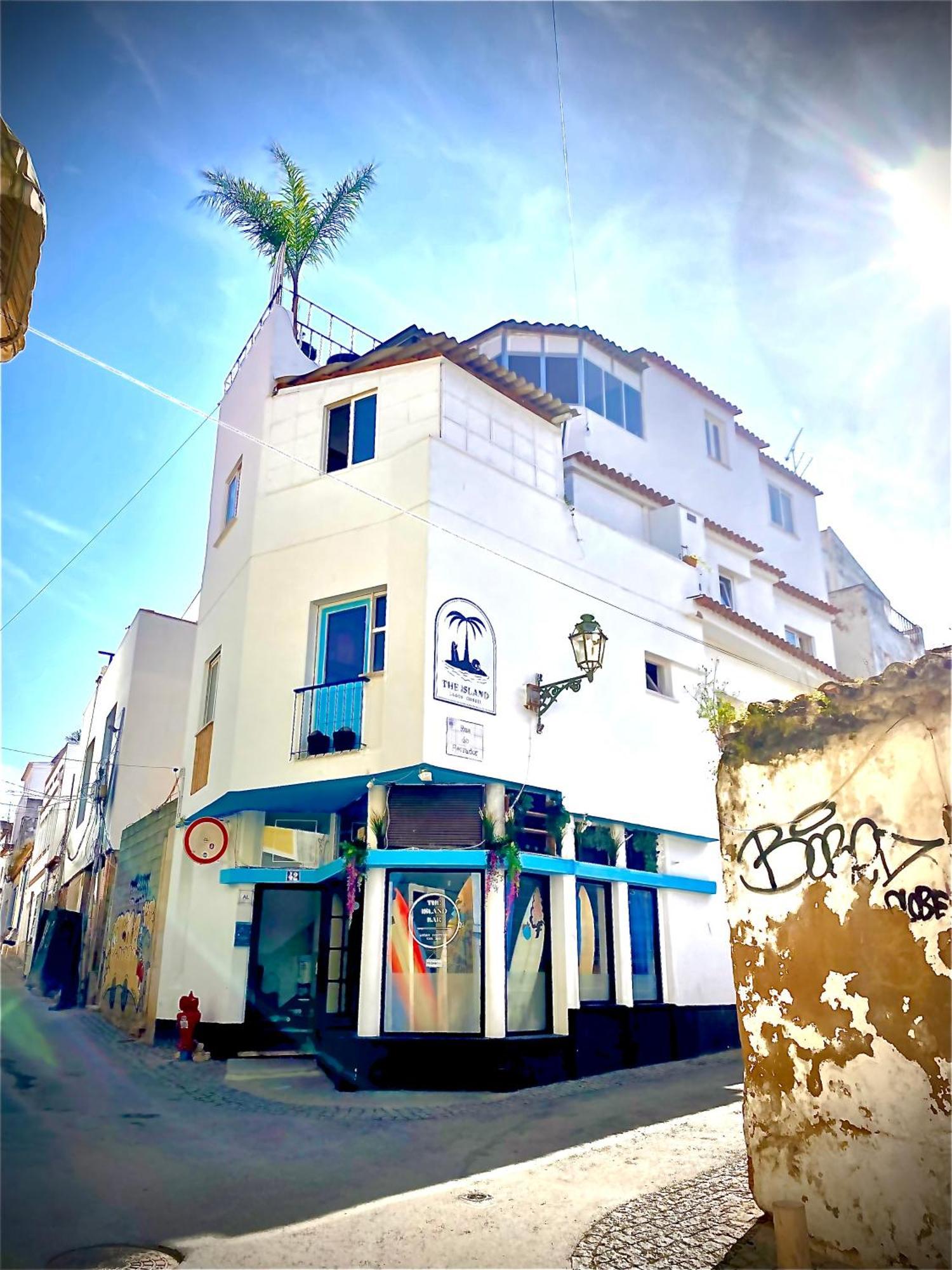 The Island Hostel & Cafe Лагос Екстериор снимка