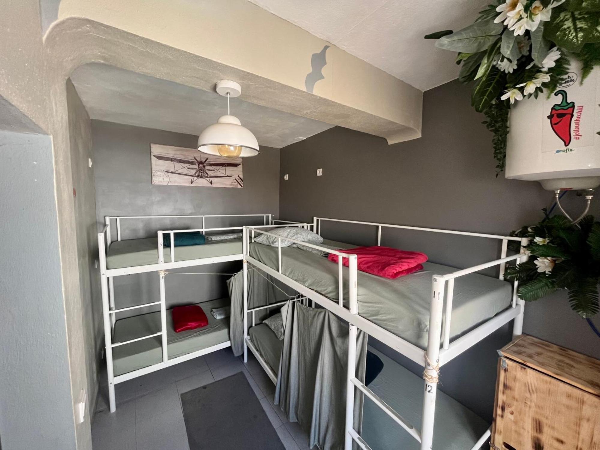 The Island Hostel & Cafe Лагос Екстериор снимка